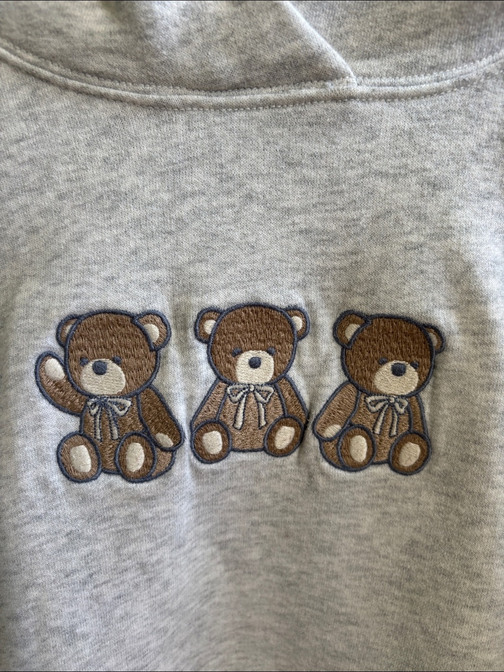 Hollister Women’s Oversized Teddy Bear Graphic Hoodie in Light Heather, XS - Picture 4 of 8